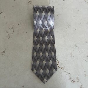 Bruno Rossi 100% Silk grey silver patterned‎ 4inch wide tie